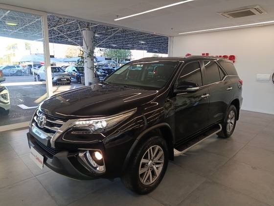 TOYOTA HILUX SW4 2.8 SRX 4X4 16V TURBO INTERCOOLER DIESEL 4P AUTOMÁTICO TOYOTA HILUX SW4 2.8 SRX 4X4 16V TURBO INTERCOOLER DIESEL 4P AUTOMÁTICO